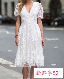 蕾丝裙连衣裙显成熟吗