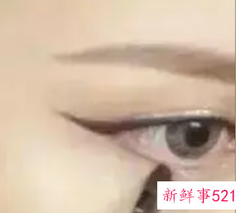 眼线怎么画显眼大