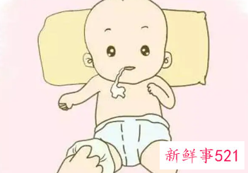 宝宝吃完奶后憋劲挣扎就吐奶