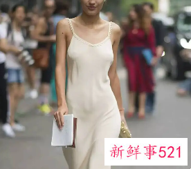 吊带裙怎么穿内衣