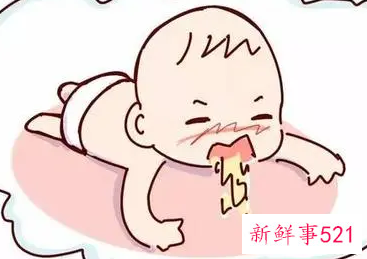 宝宝吃完奶后憋劲挣扎就吐奶