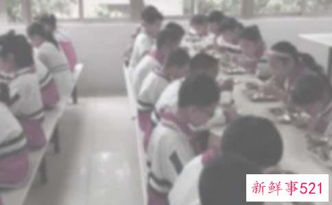 梦见和同学一起吃饭