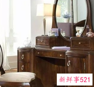 正确的卧室梳妆台怎样摆放