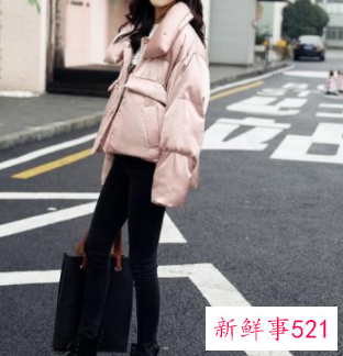 粉色羽绒服搭配什么鞋子