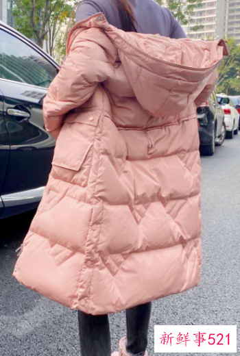 粉色羽绒服搭配什么鞋子