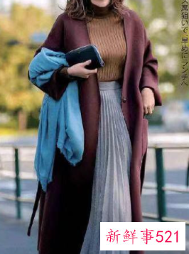 冬季棕色裙子搭配图片