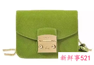 墨绿色的包包老气吗