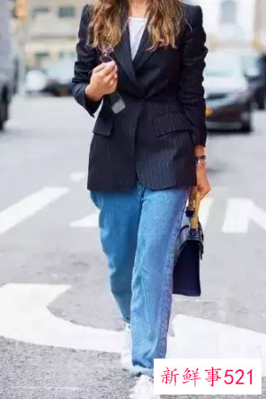 小直筒牛仔裤搭配解说