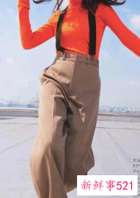 冬季棕色裙子搭配图片