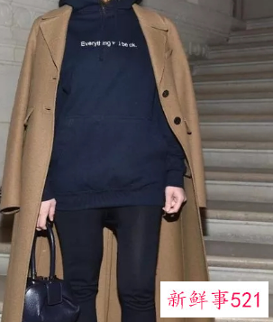 墨绿色的包包老气吗