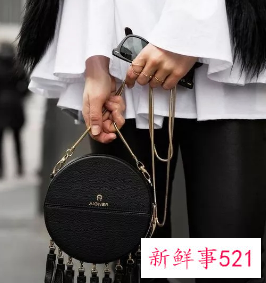 墨绿色的包包老气吗