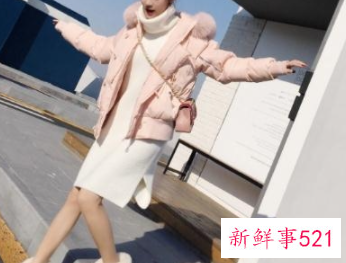 粉色羽绒服搭配什么鞋子