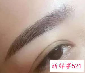 做完眉毛涂抹生理盐水