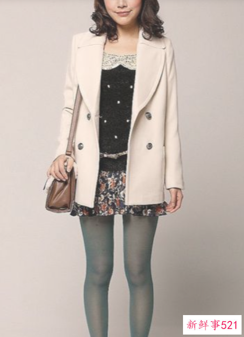 米色的外套要怎么搭配好看