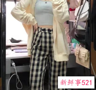 杏色外搭配什么内搭好