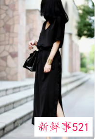 黑色开叉半身长裙搭配