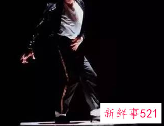 中帮皮鞋配什么颜色袜子