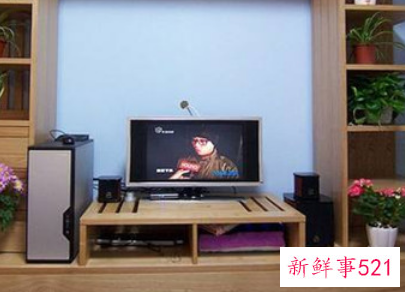 电视机柜两边放什么好看