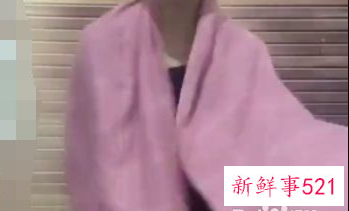 怎样用丝巾做披肩