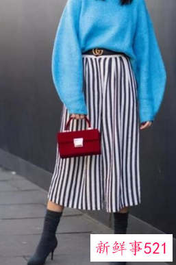 毛衣可以搭围巾吗