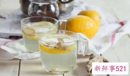 早起喝两种排毒水减小肚子