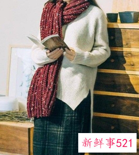 毛衣可以搭围巾吗