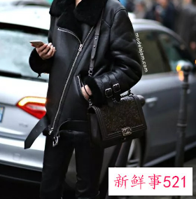 墨绿色的包包老气吗