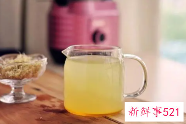 早起喝两种排毒水减小肚子