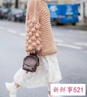 毛衣可以搭围巾吗