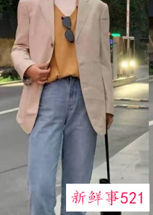 杏色外搭配什么内搭好