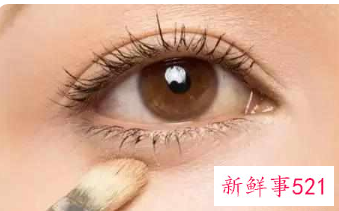 桃花妆的卧蚕怎么画