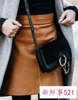 墨绿色的包包老气吗