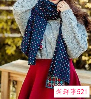 毛衣可以搭围巾吗