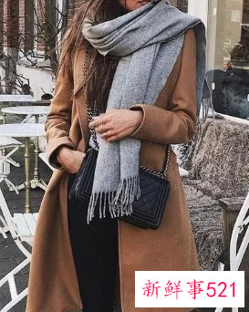 墨绿色的包包老气吗