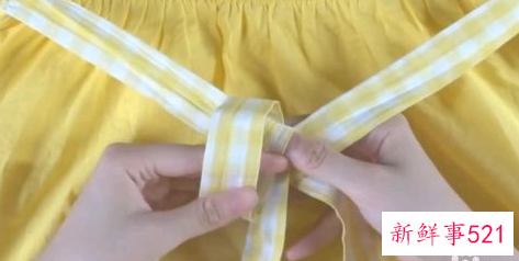 裙子带子的蝴蝶结系法