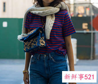 毛衣可以搭围巾吗