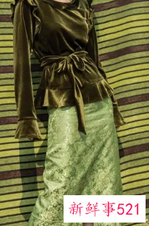 墨绿色的包包老气吗