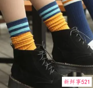 中帮皮鞋配什么颜色袜子