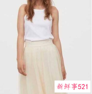 秋冬杏色半身纱裙搭配图片