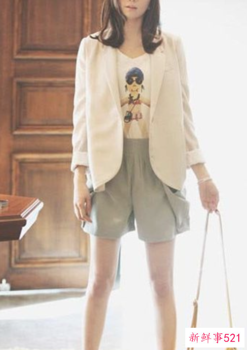 米色的外套要怎么搭配好看