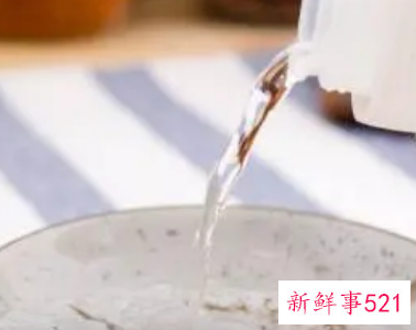 牛仔裤褪色第一次怎么洗