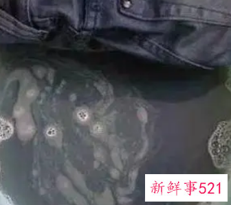 牛仔裤褪色第一次怎么洗