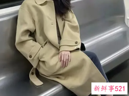 杏色外搭配什么内搭好