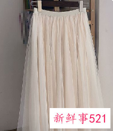 秋冬杏色半身纱裙搭配图片