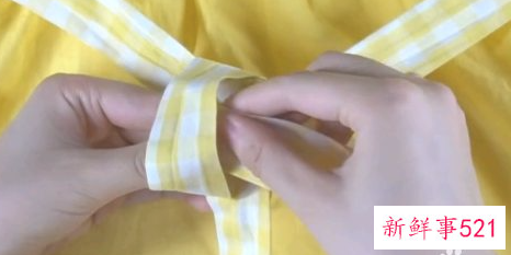 裙子带子的蝴蝶结系法