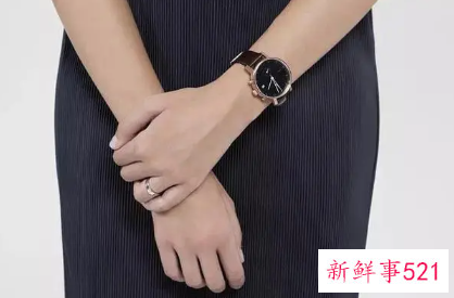 女人戴手表戴哪个手上好