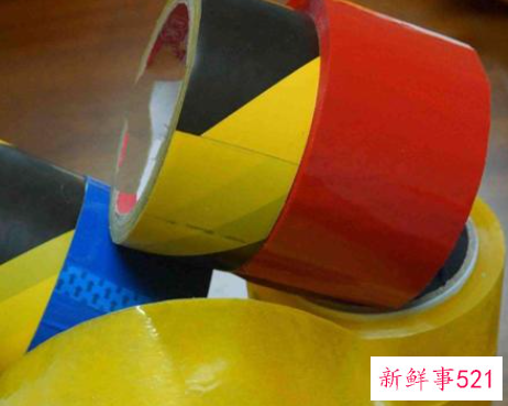 如何清理地板上的头发