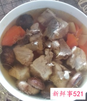 香菇红萝卜排骨汤