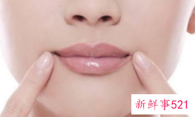 嘴唇保湿简单小妙招