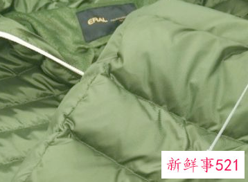 羽绒服上有污渍怎么擦掉